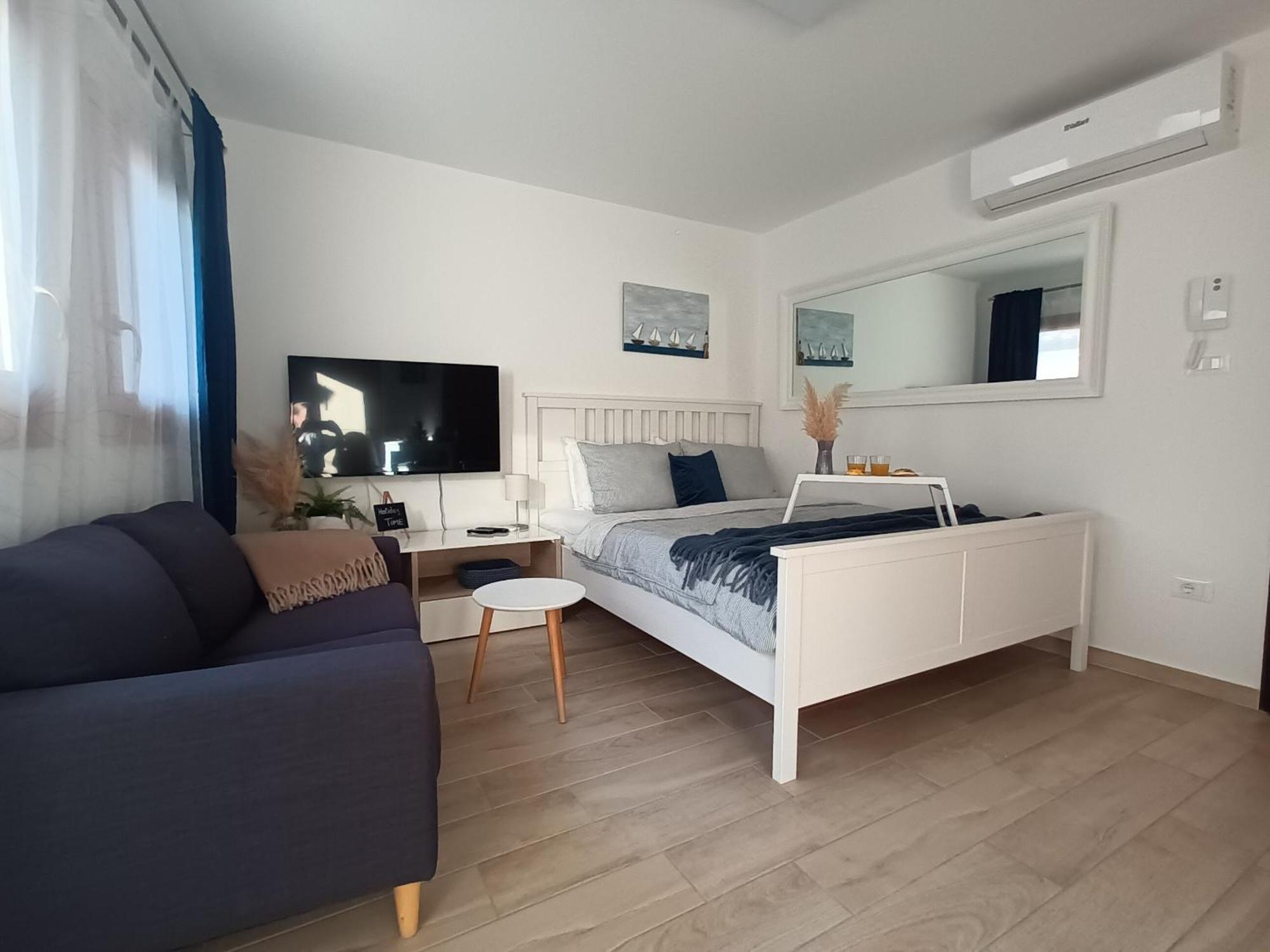 App Hedonist Apartment Novigrad  Bagian luar foto