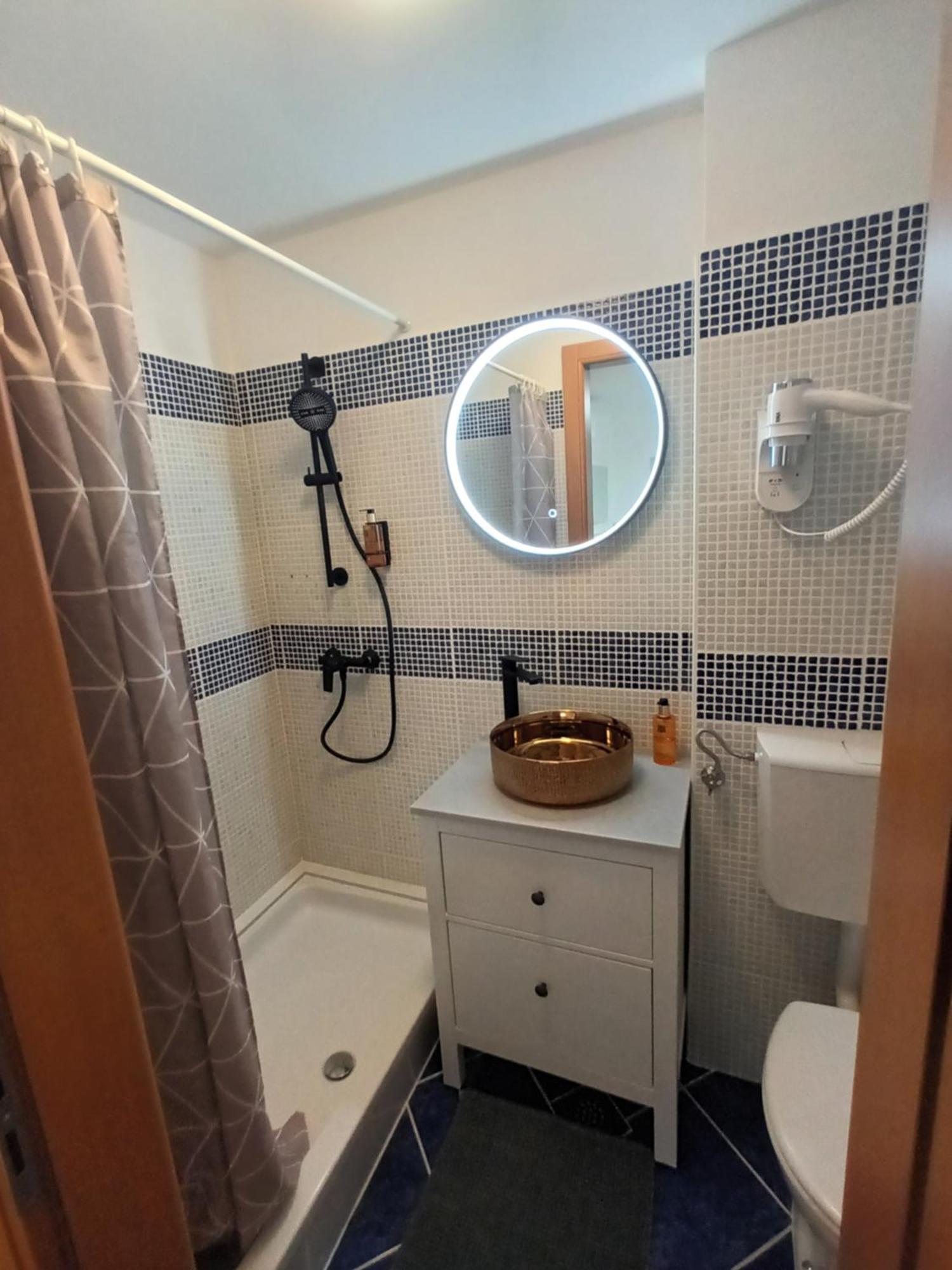 App Hedonist Apartment Novigrad  Bagian luar foto